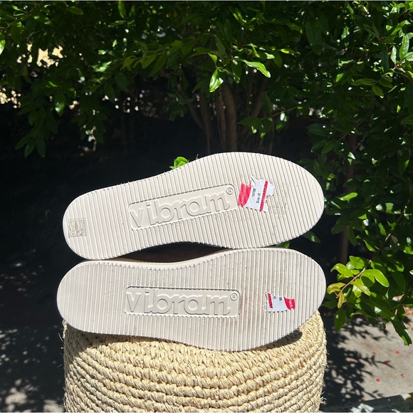 P448 BABY MOC SUEDED LEATHER
SHEARLING LINED CHOCOLATE
SNEAKER. NIB $245. 10/43 - Picture 11 of 15